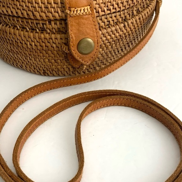 Round Rattan Women's Bag Good Condition - Picture 3 of 10